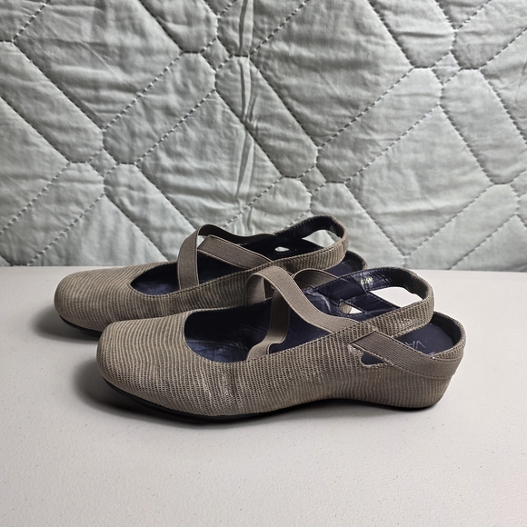 Vaneli Shoes - Vaneli Womens Marjory Sling Back Taupe Wedge Sandals Ballet Sandals Sz 6.5M